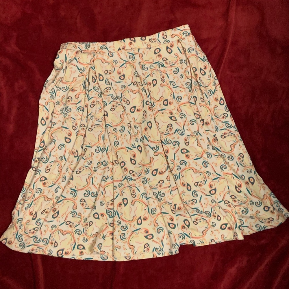 ❤️❤️NWOT Lularoe paisley skirt